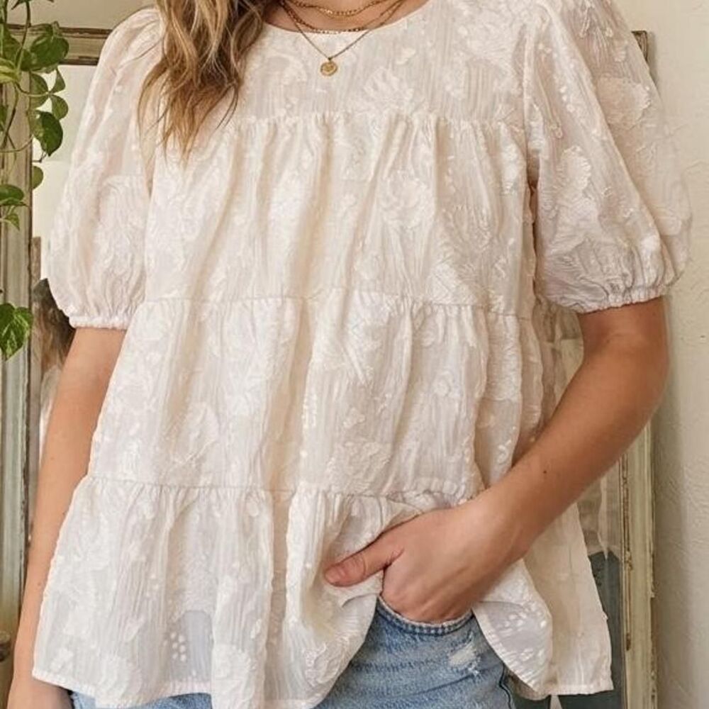 Moon River Cream Textured Tiered Baby Doll Blouse 🤍 Size Small